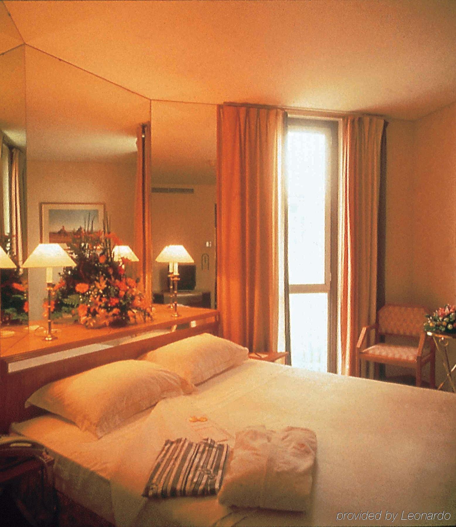 Al Khozama Hotel Рияд Стая снимка