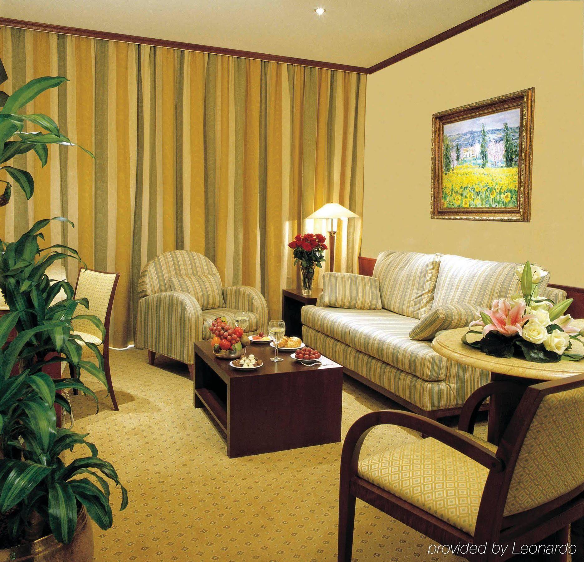 Al Khozama Hotel Рияд Стая снимка